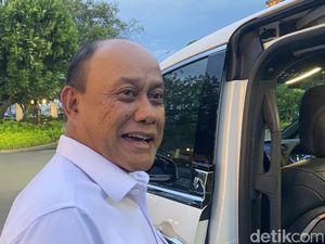 Bos BGN Tak Khawatir soal Anggaran: Rp 71 Triliun Pasti Terserap Bos BGN Tak Khawatir soal Anggaran: Rp 71 Triliun Pasti Terserap