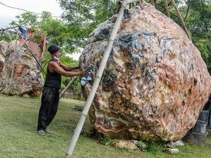 Kerajinan Hiasan Batu Fosil RI Diekspor ke Belgia-Austria