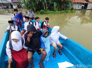 Ratusan Rumah di Cilacap Terendam Banjir, Ribuan Jiwa Terdampak Ratusan Rumah di Cilacap Terendam Banjir, Ribuan Jiwa Terdampak