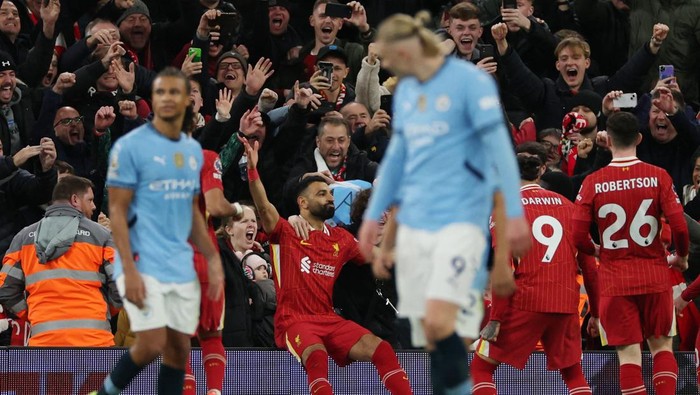 Soccer Football - Premier League - Liverpool v Manchester City - Anfield, Liverpool, Britain - December 1, 2024 Liverpools Mohamed Salah celebrates scoring their second goal as Manchester Citys Erling Haaland looks on REUTERS/Phil Noble EDITORIAL USE ONLY. NO USE WITH UNAUTHORIZED AUDIO, VIDEO, DATA, FIXTURE LISTS, CLUB/LEAGUE LOGOS OR LIVE SERVICES. ONLINE IN-MATCH USE LIMITED TO 120 IMAGES, NO VIDEO EMULATION. NO USE IN BETTING, GAMES OR SINGLE CLUB/LEAGUE/PLAYER PUBLICATIONS. PLEASE CONTACT YOUR ACCOUNT REPRESENTATIVE FOR FURTHER DETAILS..