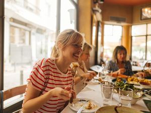 5 Tips Hemat Makan di Restoran agar Kantong Tidak Jebol