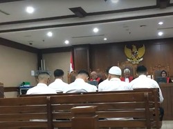 Video Momen Eks Petugas Rutan KPK Menangis di Persidangan