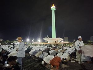 Video Penampakan Massa Reuni 212 di Monas Video Penampakan Massa Reuni 212 di Monas