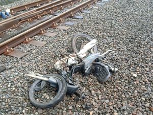 Tabrak Motor di Purworejo-Kulon Progo, KA Argo Semeru Telat 2 Jam Tabrak Motor di Purworejo-Kulon Progo, KA Argo Semeru Telat 2 Jam