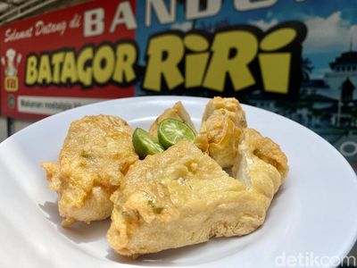 Ngemil Dua Batagor Bandung Legendaris di Jalan Burangrang