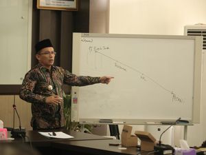 Disambati Petani, Pj Bupati Tegal Bakal Kawal Pupuk Subsidi Sesuai HET Disambati Petani, Pj Bupati Tegal Bakal Kawal Pupuk Subsidi Sesuai HET