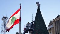 Pohon Natal Raksasa Siap Sambut Natal di Lebanon