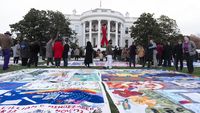 Potret Gedung Putih Gelar AIDS Memorial Quilt untuk Pertama Kalinya