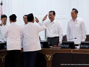 Video: Momen Prabowo dan Luhut Saling Hormat Sebelum Rapat Kabinet