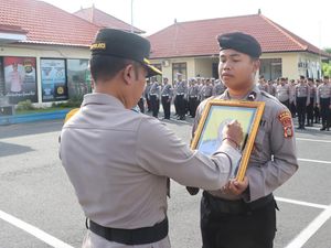 Positif Narkoba, Anggota Reskrim Polsek Sidemen Dipecat Positif Narkoba, Anggota Reskrim Polsek Sidemen Dipecat
