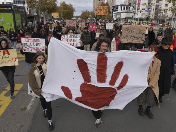 Ribuan Orang di Serbia Protes Atap Runtuh yang Tewaskan Belasan Orang