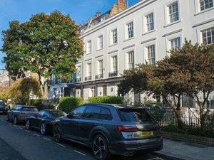 Pangkas Pensiunan tapi Tinggal di Rumah Rp 80 M, Politisi Ini Dicap Munafik