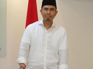 Legislator Gerindra Bahtra Banong Beri Bantuan Beras ke Santri di Kolaka Legislator Gerindra Bahtra Banong Beri Bantuan Beras ke Santri di Kolaka