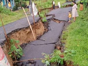 Jalan Menuju Wisata Baduy Amblas Usai Dilanda Hujan Deras Jalan Menuju Wisata Baduy Amblas Usai Dilanda Hujan Deras