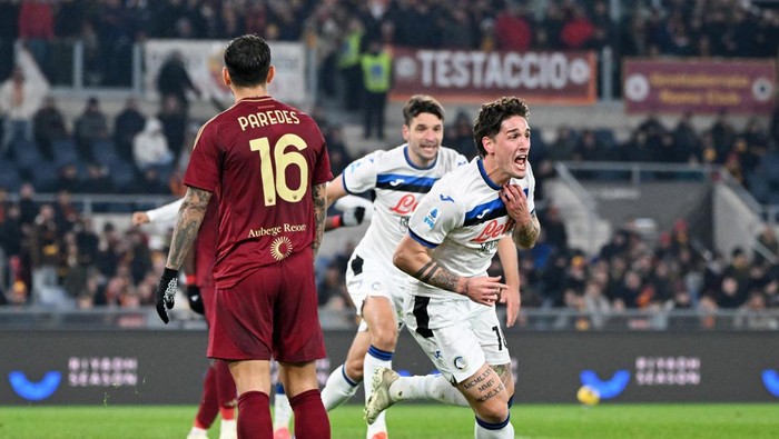 Soccer Football - Serie A - AS Roma v Atalanta - Stadio Olimpico, Rome, Italy - December 2, 2024 Atalantas Nicolo Zainolo celebrates scoring their second goal REUTERS/Alberto Lingria