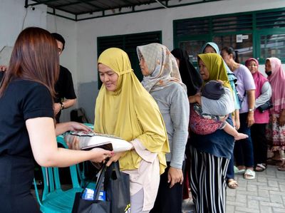 Bantuan Sembako untuk Warga Terdampak Banjir di Jakarta
