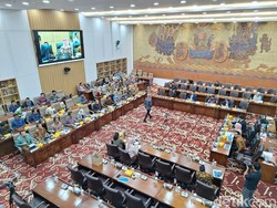 Bos PLN Pamer Pangkas Utang Rp 55 T di DPR