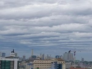 Fenomena Gulungan-gulungan Awan di Langit Jakarta, Ini Penjelasan BMKG
