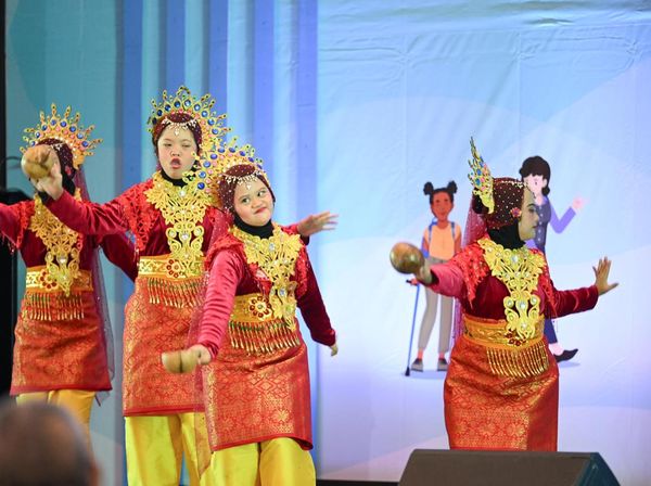 Keceriaan Siswa SLB Unjuk Bakat dalam Perayaan Hari Disabilitas Internasional 2024
