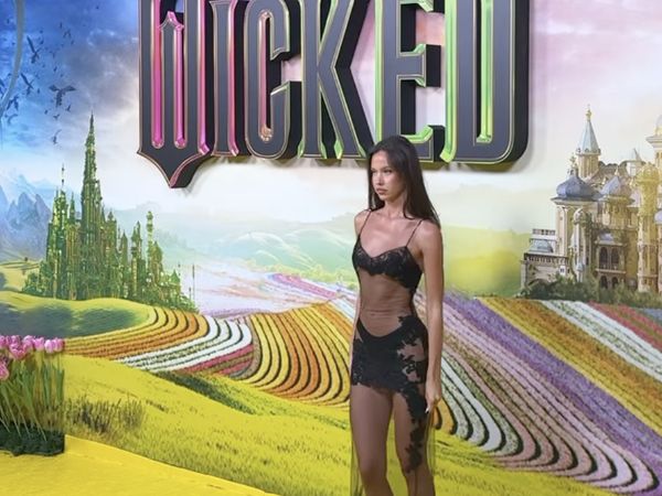 Foto Influencer Pakai Naked Dress di Premier Film Wicked, Dikecam Tak Sopan