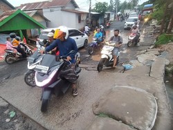 Jalan Lettu Karim Kadir Palembang Amblas, Ini Harapan Pengendara