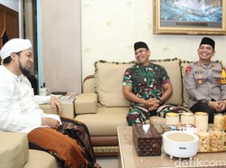 Kapolres Situbondo Silaturahmi ke Ponpes Sukorejo-Ziarah Makam KH Asad