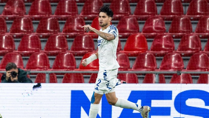 Kevin Diks COPENHAGEN, DENMARK - AUGUST 22: FC Copenhagens Kevin Diks celebrates scoring a penalty to make it 1-0 during a UEFA Conference League play-off match between FC Copenhagen and Kilmarnock at Parken Stadion, on August 22, 2024, in Copenhagen, Denmark. (Photo by Craig Foy/SNS Group via Getty Images)