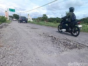 Jalan Sedayu Perbatasan Bantul-Sleman Rusak bak Kali Asat, Kerap Picu Laka Jalan Sedayu Perbatasan Bantul-Sleman Rusak bak Kali Asat, Kerap Picu Laka