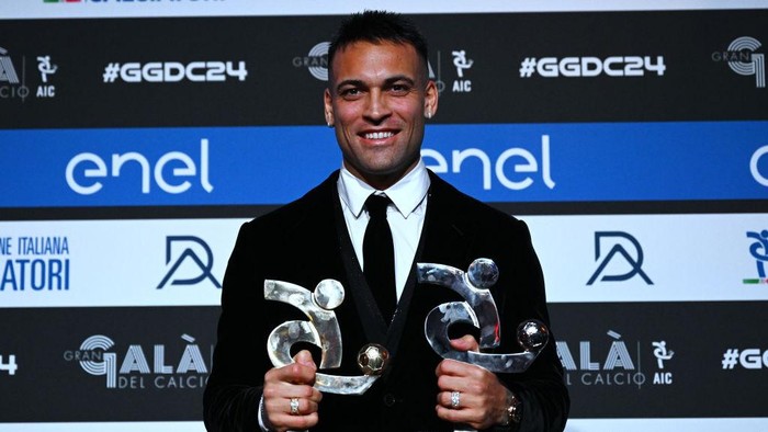 MILAN, ITALY - DECEMBER 02: Lautaro Martinez receives awards during Gran Gala Del Calcio Award at Superstudio Maxi on December 02, 2024 in Milan, Italy. (Photo by Image Photo Agency/Getty Images)