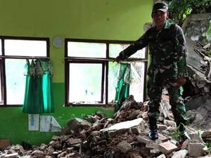 Tebing Setinggi 6 Meter Longsor Timpa SDN 5 Nglebeng Trenggalek