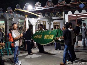 Duka Mengalir saat Mahasiswi UTM Korban Pembunuhan Dimakamkan