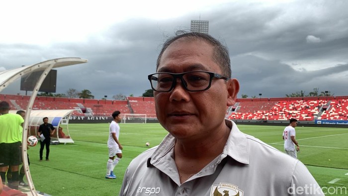 Manajer Timnas Indonesia Sumardji saat ditemui di Stadion I Wayan Dipta, Gianyar, Selasa (3/12/2024). (Rizky Setyo)