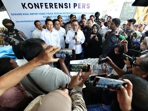 Mendag Apresiasi Pengungkapan Impor Ilegal Miliaran Rupiah di Surabaya Mendag Apresiasi Pengungkapan Impor Ilegal Miliaran Rupiah di Surabaya
