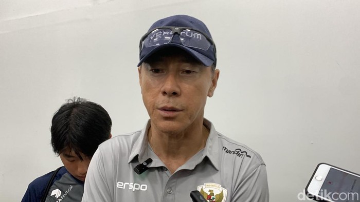Pelatih Timnas Indonesia Shin Tae-Yong ditemui usai melakukan pemusatan pelatihan di Stadion I Wayan Dipta, Selasa (3/12/2024). (Rizki Setyo) Pelatih Timnas Indonesia Shin Tae-Yong ditemui usai melakukan pemusatan pelatihan di Stadion I Wayan Dipta, Selasa (3/12/2024). (Rizki Setyo)