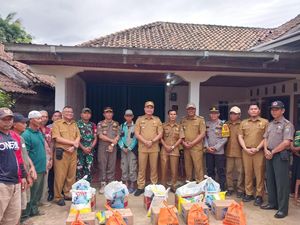 Pj Bupati OKU Janji Perbaiki Fasum Imbas Puting Beliung