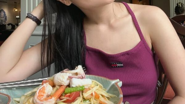 Prilly Latuconsina Cicip Toast di Las Vegas dan Somtam Thailand
