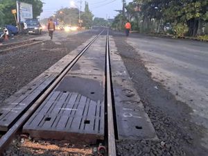 Daop 8 Surabaya Sebut Perbaiki Geometri Jalan di Jalur Rel KA Lamongan Daop 8 Surabaya Sebut Perbaiki Geometri Jalan di Jalur Rel KA Lamongan