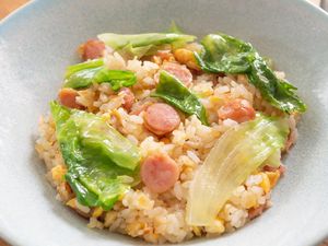 Resep Nasi Goreng Sosis dan Lettuce Tanpa Cabe yang Gurih Segar Resep Nasi Goreng Sosis dan Lettuce Tanpa Cabe yang Gurih Segar