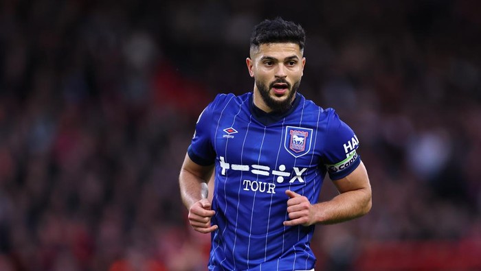 NOTTINGHAM, ENGLAND - NOVEMBER 30:  Sam Morsy of Ipswich Town during the Premier League match between Nottingham Forest FC and Ipswich Town FC at City Ground on November 30, 2024 in Nottingham, England. (Photo by Robbie Jay Barratt - AMA/Getty Images)