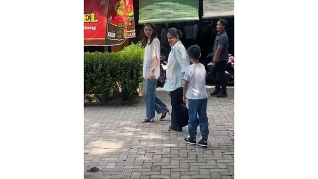 Selvi Ananda dan Iriana Jokowi