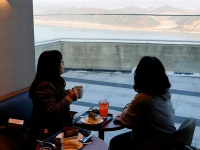 Sensasi Ngopi di Perbatasan Korea Utara