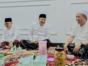 Adem! Kontestan Pilbup Pasuruan Gandeng Renteng Lupakan Persaingan Adem! Kontestan Pilbup Pasuruan Gandeng Renteng Lupakan Persaingan