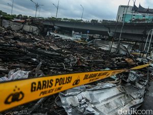 Sisa-sisa Kebakaran Maut di Lapak Salemba Jakpus Sisa-sisa Kebakaran Maut di Lapak Salemba Jakpus