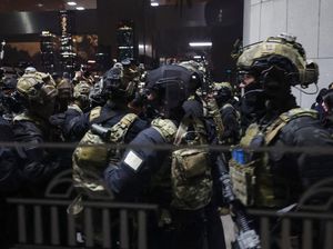Video: Momen Militer Korsel Masuk Gedung Parlemen Seusai Pengumuman Darurat Militer Video: Momen Militer Korsel Masuk Gedung Parlemen Seusai Pengumuman Darurat Militer