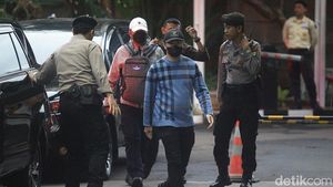 Terjaring OTT, Pj Wali Kota Pekanbaru Digiring ke KPK