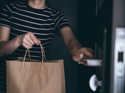 Wanita Ini Kesal Pesanannya Tertukar dan Dimakan Orang Lain