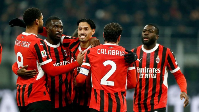 MILAN, ITALY - DECEMBER 3:  Tijjani Reijnders of AC Milan celebrates with team mates Fikayo Tomori , Davide Calabria and  Ruben Loftus-Cheek after scoring his teams second goal ,during the Coppa Italia match between AC Milan and US Sassuolo at Stadio Giuseppe Meazza on December 3, 2024 in Milan, Italy. (Photo by MB Media/Getty Images)