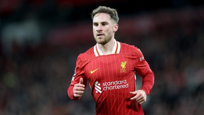 LIVERPOOL, ENGLAND - DECEMBER 01:  Liverpools Alexis Mac Allister during the Premier League match between Liverpool FC and Manchester City FC at Anfield on December 01, 2024 in Liverpool, England. (Photo by Carl Recine/Getty Images)