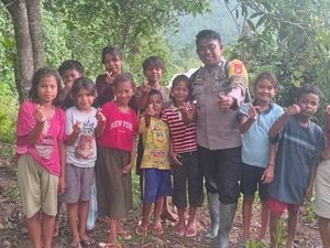 Sosok Bripka Annas, Polisi Pak Guru bagi Anak-anak Pedalaman Donggala