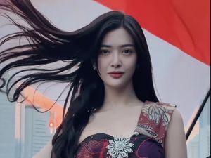 Dara Sarasvati Selebgram yang Memukau Ngonten Pakai Baju Adat di Jalanan